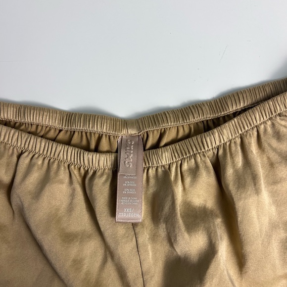 🍾 SKIMS Silk Pajama Shorts | Size XXS | Champagne Gold - Picture 5 of 5